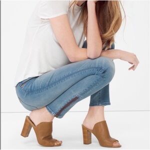 White House Black Market Leather Trim Zip Ankle Skimmer Jeans Light Wash size 8